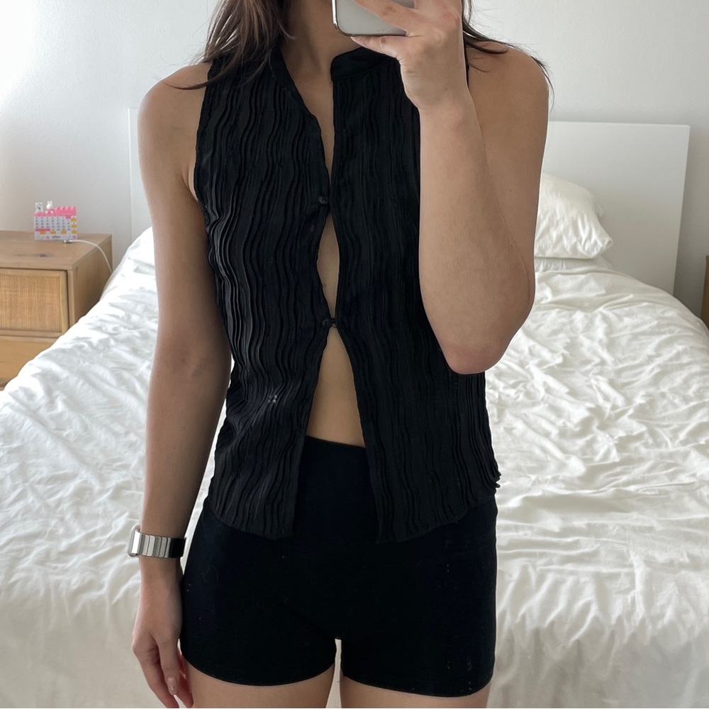 Motel black sleeveless blouse with buttons